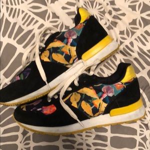 Inkkas floral yellow jogger - size 8